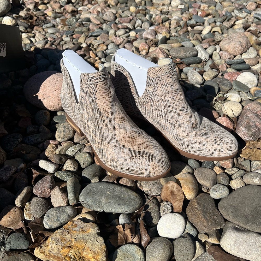 Sorel Lola Booties - Picture 4 of 6